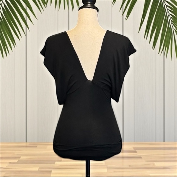 PattyBoutik Black Deep V-Neck Top – Size Small - Picture 3 of 11